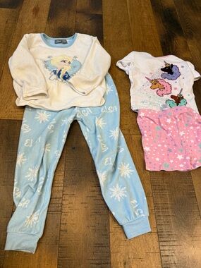 4T Pajama bundle.